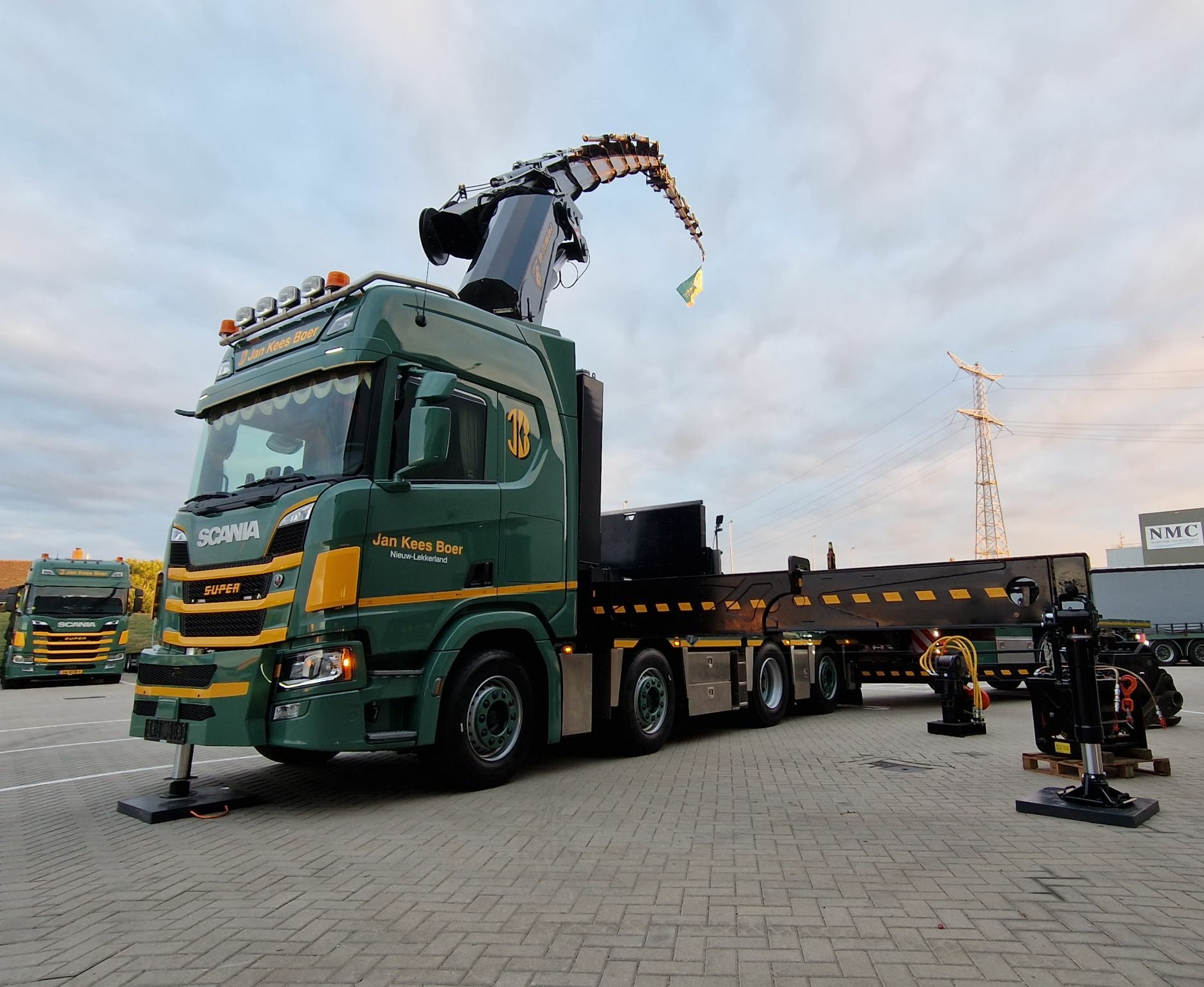 Nieuwe Zware Autolaadkraan 172tm - Jan Kees Boer Transport B.V.